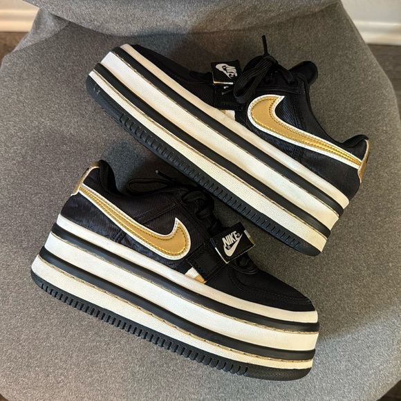 Nike Women’s Vandal 2K Black Metallic Gold 2018 Platform Sneaker Size 6.5 - Picture 3 of 9